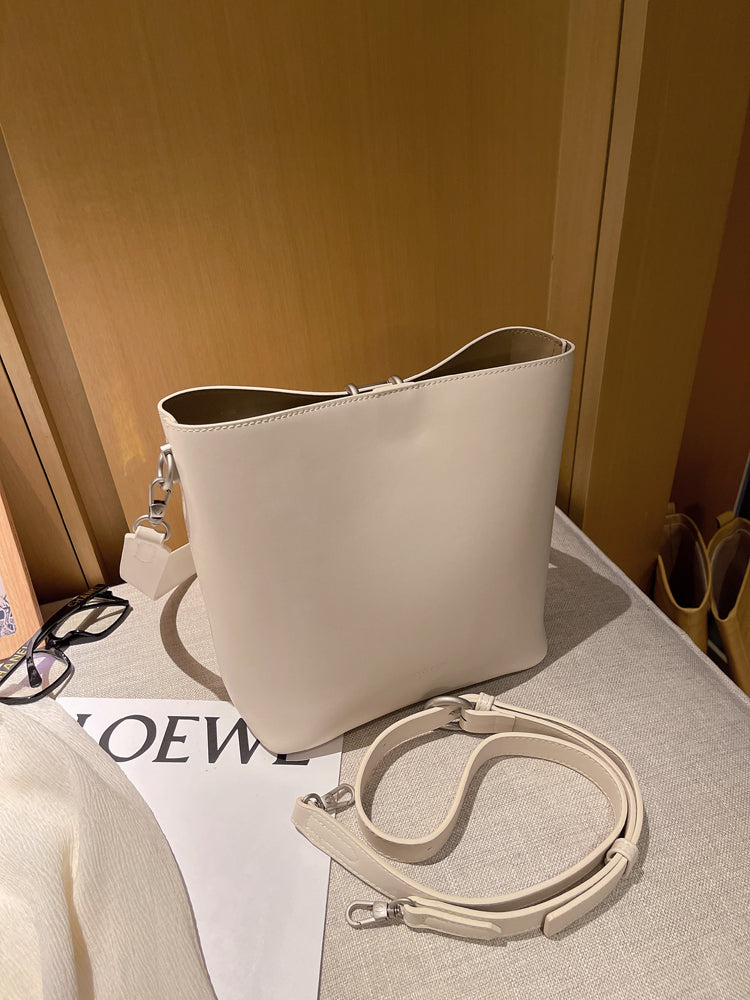 2024 New Fashion Women's Bucket Bag - Simple & Versatile Large-Capacity Shoulder and Crossbody Bag